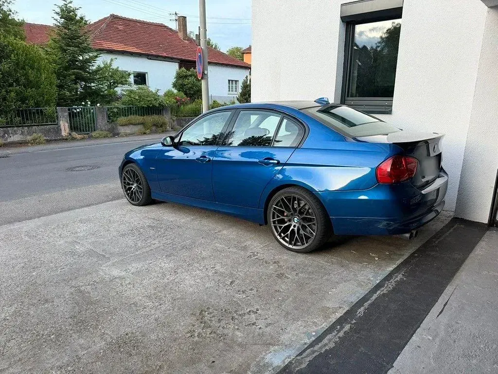 Gebraucht BMW 325 197 PS (144 kW) 2007 Blau Limousine