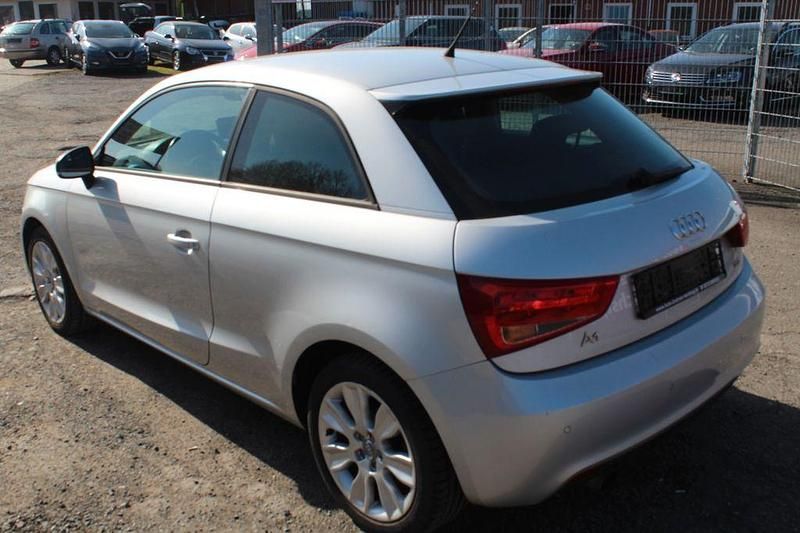 Gebraucht Audi A1 Ambition 86 PS (63 kW) 2011 Silber Kleinwagen