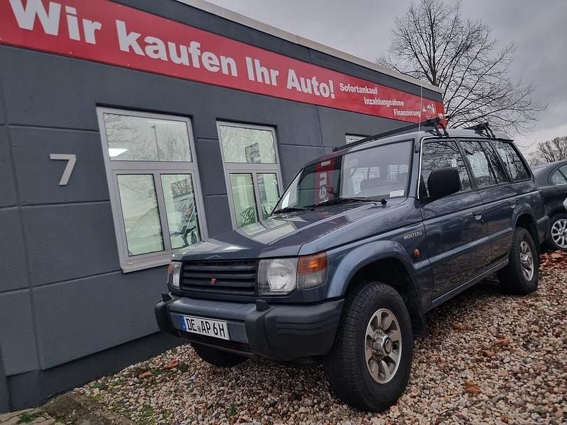 Dunkelblau (metallic) Gebraucht 1991 Mitsubishi Pajero SUV | 13.498 € - Bild 1/4