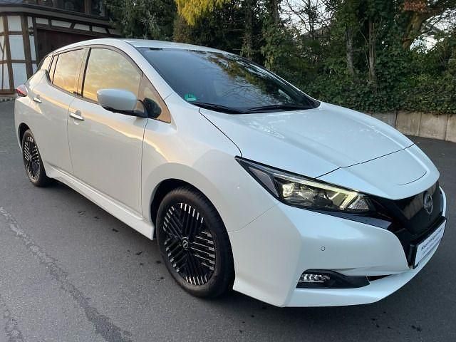 Gebraucht Nissan Leaf Tekna 110 kW (150 PS) 2022 Brilliant white (m) Kleinwagen