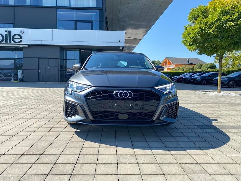 Gebraucht Audi A3 Ambiente 150 PS (110 kW) 2022 Daytonagrau perleffekt/grau Limousine