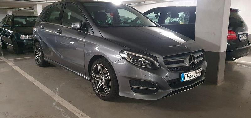 Grau Gebraucht 2018 Mercedes B200 Edition Van / Kleinbus | 20.700 € (Teuer) - Bild 1/4