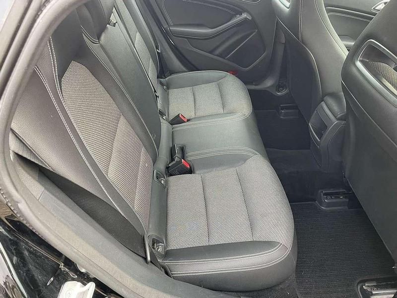 Gebraucht Mercedes CLA200 Shooting Brake 136 PS (100 kW) 2017 Schwarz Kombi