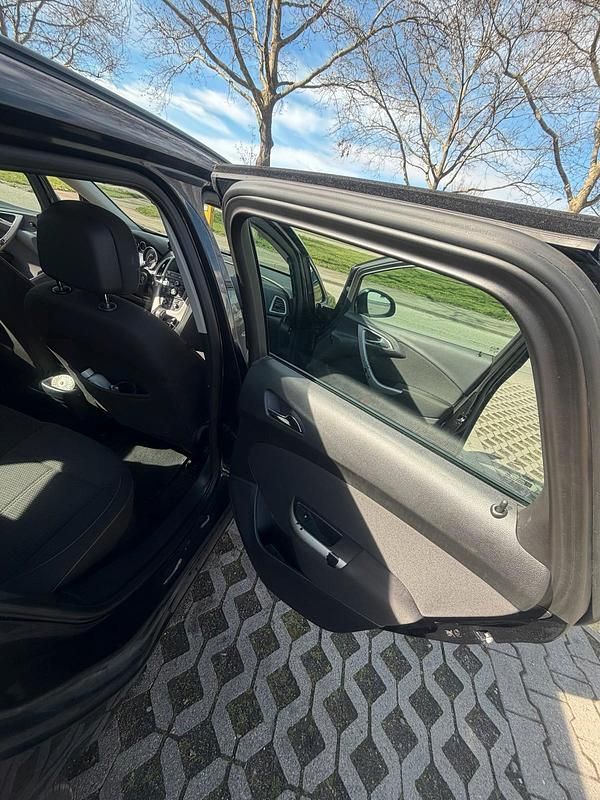 Gebraucht Opel Astra 165 PS (121 kW) 2012 Schwarz Kombi