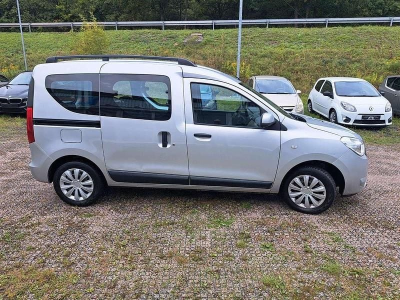 Platingrau Gebraucht 2015 Dacia Dokker Lauréate Van | 6.650 € (Fairer Preis) - Bild 1/4