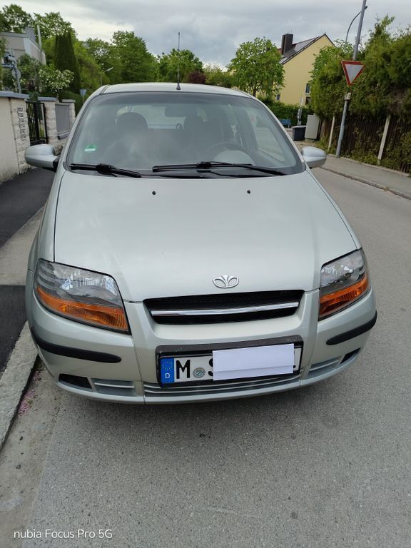 Grau Gebraucht 2003 Chevrolet Kalos SE Limousine | 1.850 € (Fairer Preis) - Bild 1/4