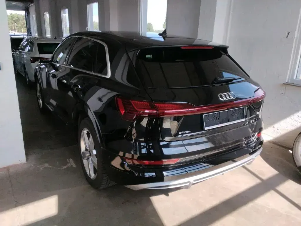 Gebraucht Audi e-tron S-Line 300 kW (408 PS) 2022 Mythosschwarz metallic SUV