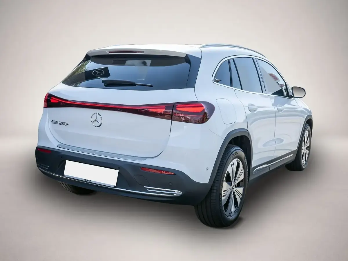 Gebraucht Mercedes EQA250 139 kW (190 PS) 2025 Weiß SUV