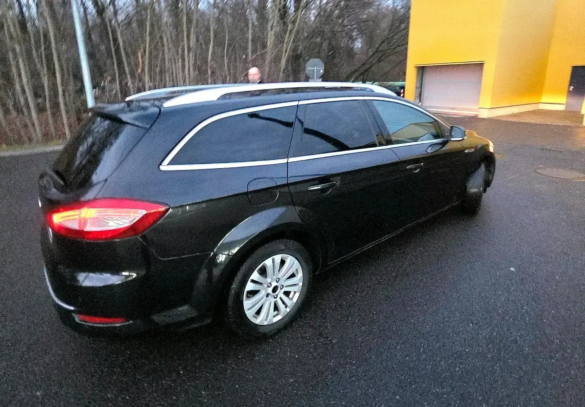 Gebraucht Ford Mondeo Titanium 140 PS (102 kW) 2012 Schwarz Kombi