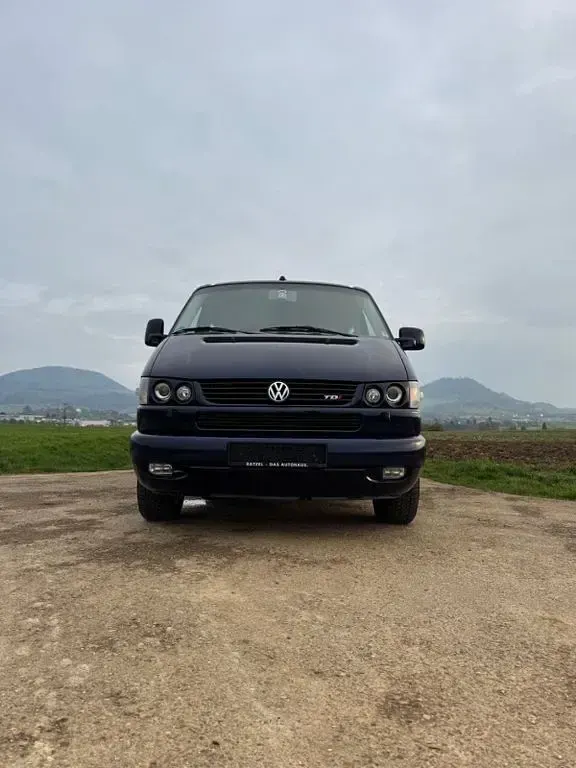 Second-hand VW Caravelle 151 CP (111 kW) 2002 Albastru Van