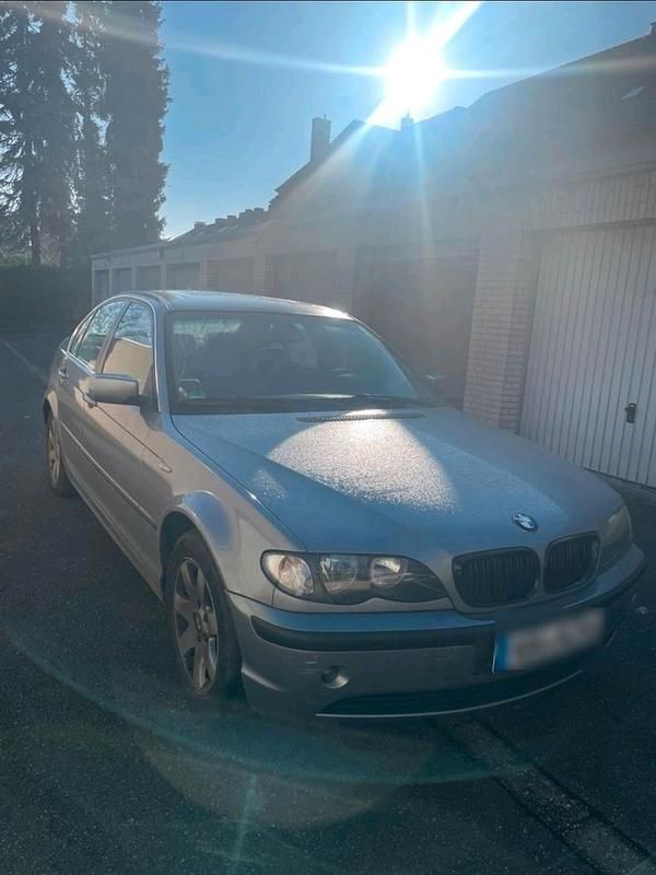 Silber Gebraucht 2005 BMW 318 Limousine | 1.400 € (Superpreis) - Bild 1/3
