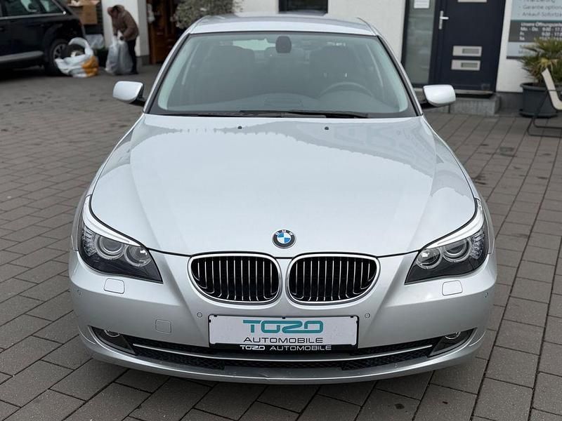 Gebraucht BMW 523 190 PS (139 kW) 2008 Silber Limousine