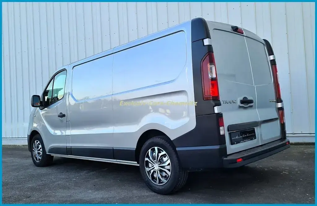 Usado Renault Trafic 170 CV (125 kW) 2021 Gris Monovolumen