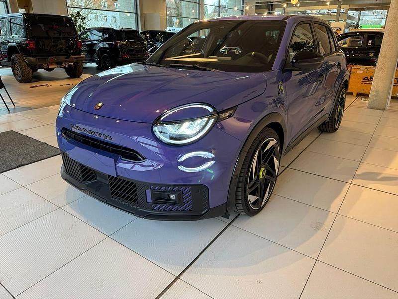 Neu Abarth 600e 206 kW (281 PS) 2025 Violett SUV