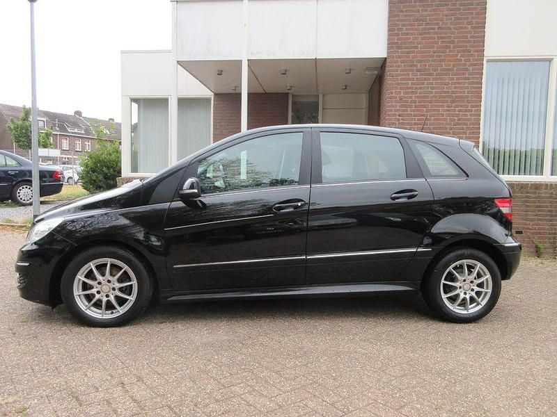 Schwarz Gebraucht 2011 Mercedes B180 Van / Kleinbus | 4.200 € (Superpreis) - Bild 1/4