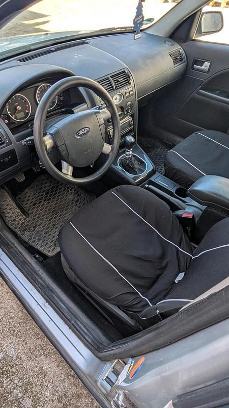 Gebraucht Ford Mondeo 125 PS (91 kW) 2003 Silber Kombi