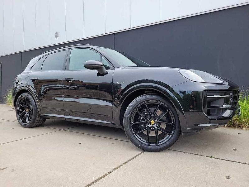 Schwarz Gebraucht 2024 Porsche Cayenne SUV | 107.900 € (Fairer Preis) - Bild 1/4