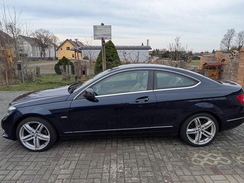 Gebraucht Mercedes C220 170 PS (125 kW) 2012 Blau Coupé