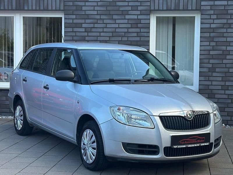 Silber Gebraucht 2010 Skoda Fabia Classic Kleinwagen | 5.999 € (Etwas zu teuer) - Bild 1/4