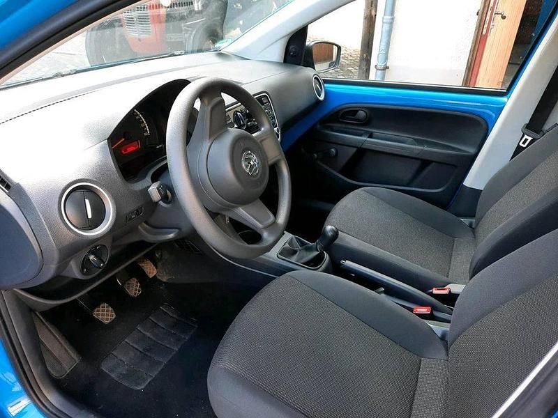 Second-hand VW up! 60 CP (44 kW) 2015 Albastru Hatchback