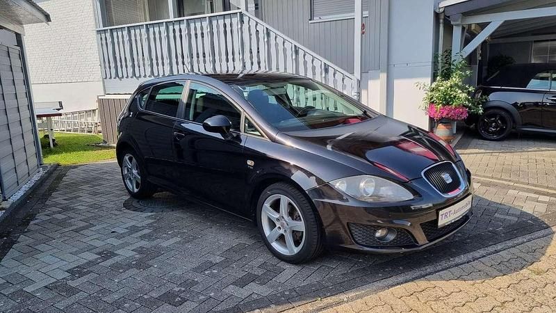 Black magic perleffekt Gebraucht 2009 Seat Leon Sport Kleinwagen | 4.200 € (Fairer Preis) - Bild 1/4