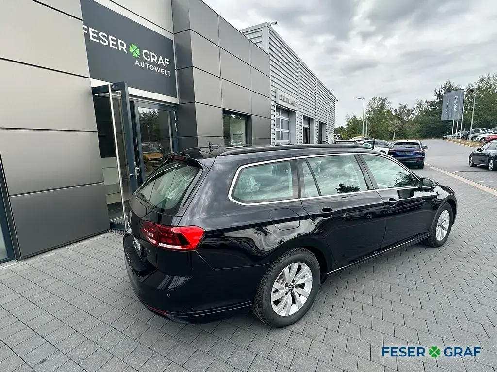 Gebraucht VW Passat 150 PS (110 kW) 2023 Deep black perleffekt Kombi