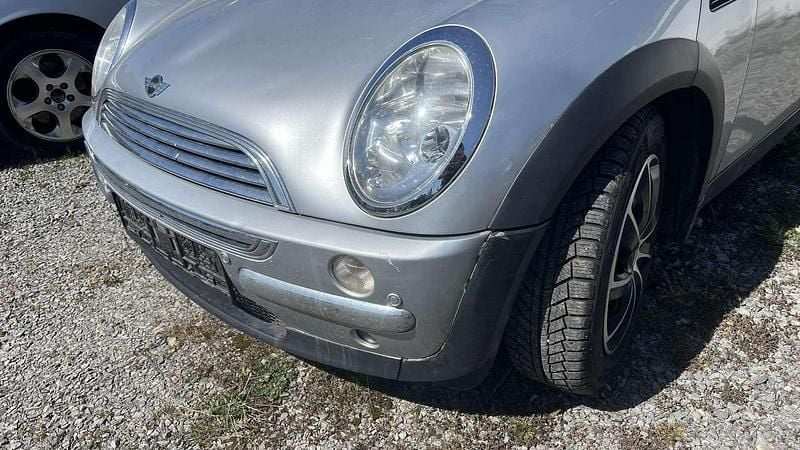 Usado Mini Cooper 116 HP (85 kW) 2002 Prateado Citadino
