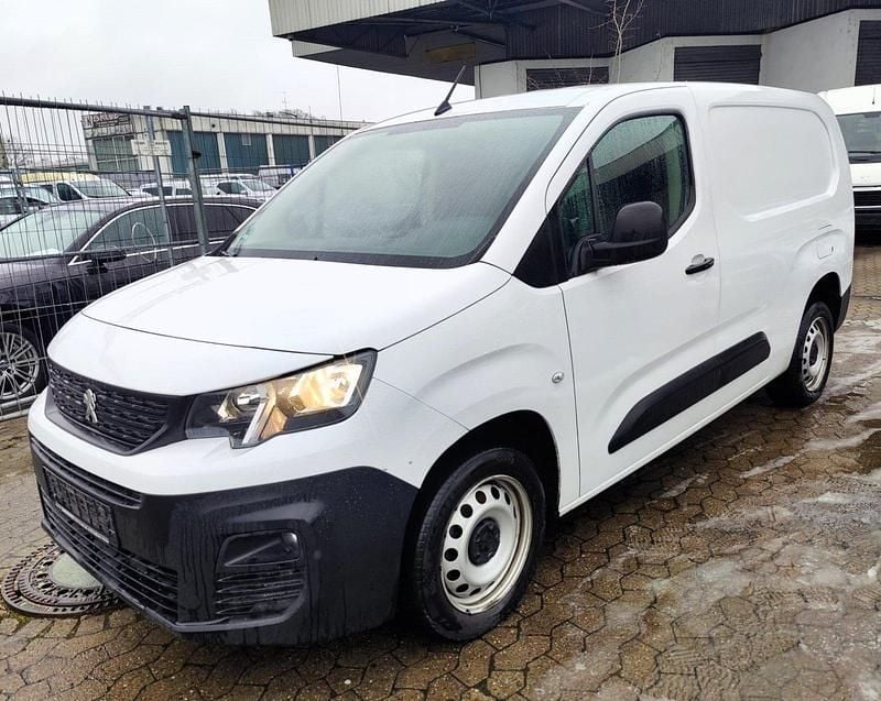 Weiß Gebraucht 2022 Peugeot Partner Premium Van / Kleinbus | 7.850 € (Guter Preis) - Bild 1/4