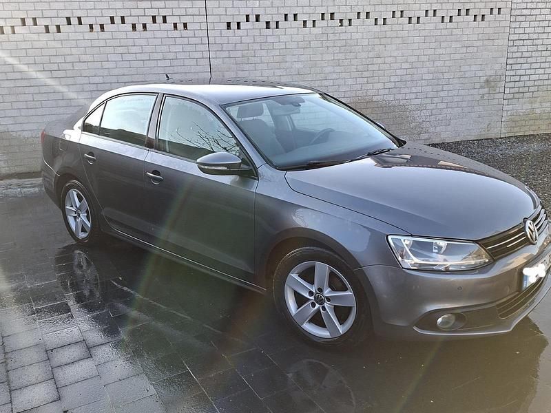 Silber Gebraucht 2011 VW Jetta Limousine | 4.200 € (Guter Preis) - Bild 1/4