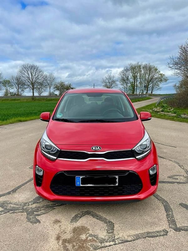 Rot Gebraucht 2018 Kia Picanto Spirit Kleinwagen | 9.400 € (Fairer Preis) - Bild 1/4