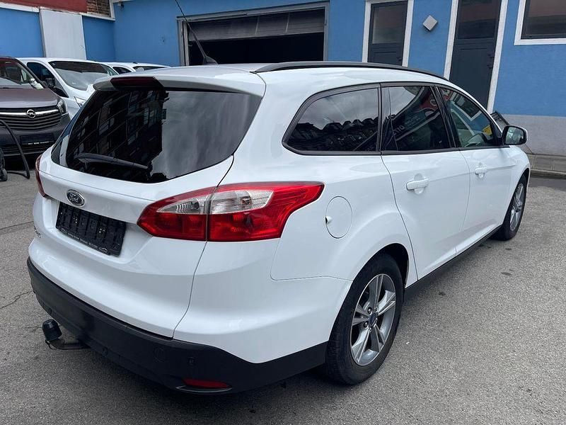 Gebraucht Ford Focus Trend 116 PS (85 kW) 2014 Weiß Limousine