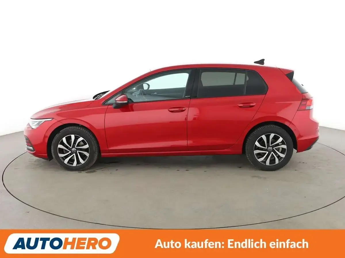 Gebraucht VW Golf VIII Active 116 PS (85 kW) 2022 Rot Limousine