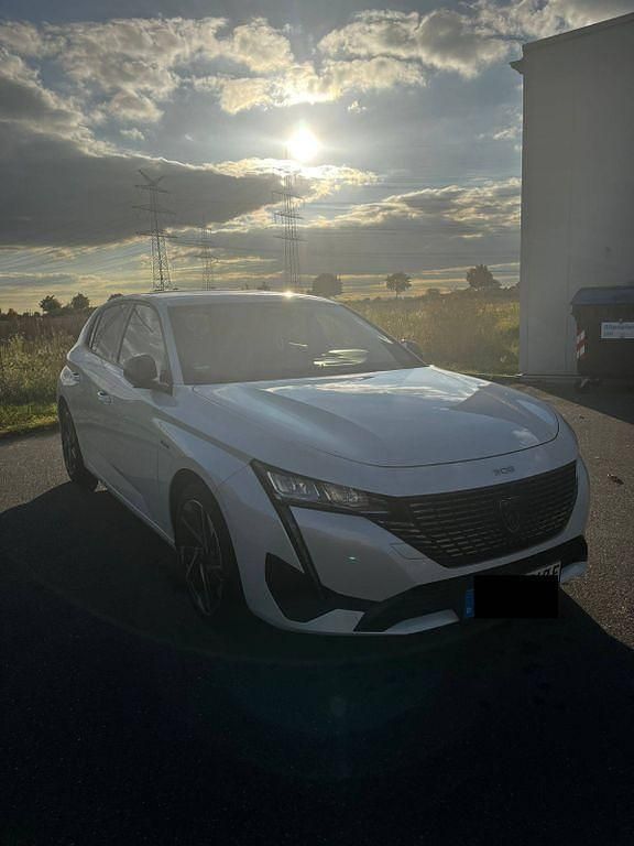 Weiß Gebraucht 2022 Peugeot 308 Allure Limousine | 21.500 € (Guter Preis) - Bild 1/4