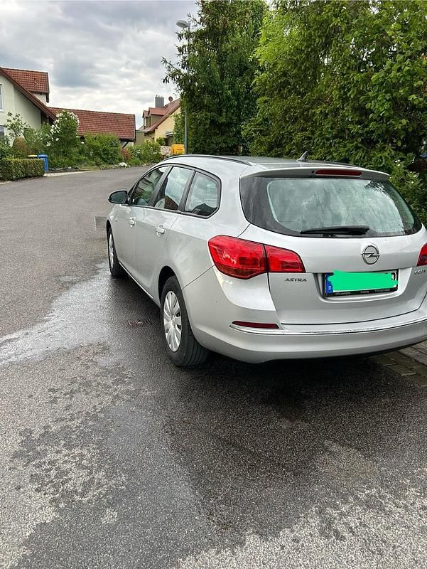 Gebraucht Opel Astra 110 PS (80 kW) 2014 Silber Kombi