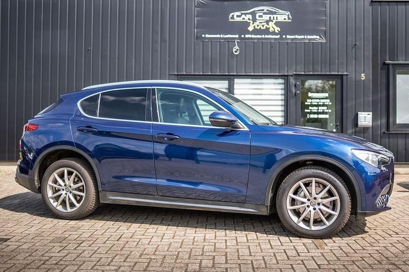 Blau Gebraucht 2018 Alfa Romeo Stelvio Ti SUV | 21.590 € (Guter Preis) - Bild 1/4