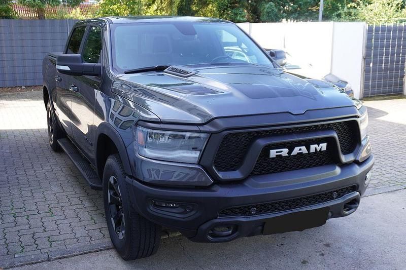 Grau Gebraucht 2020 Dodge Ram Abholung | 39.990 € (Guter Preis) - Bild 1/4