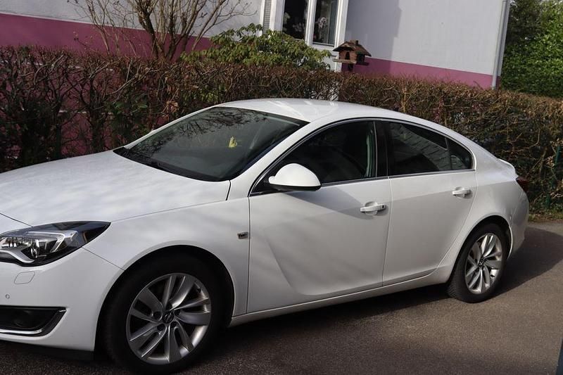 Gebraucht Opel Insignia Edition 170 PS (125 kW) 2014 Weiß Limousine