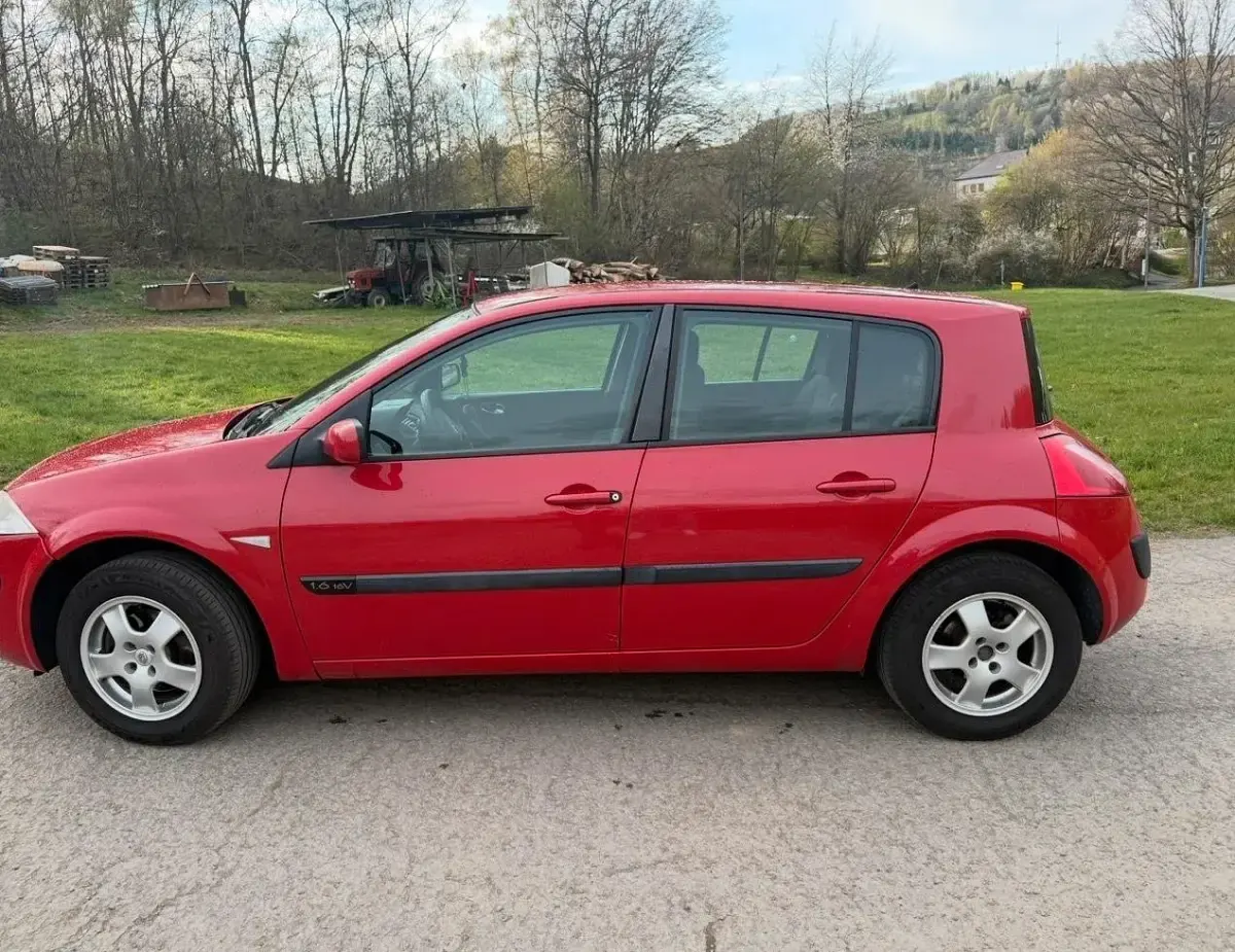 Gebraucht Renault Mégane 113 PS (83 kW) 2005 Rot Kleinwagen