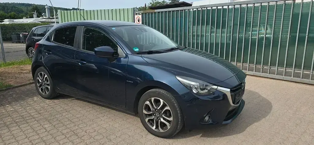 Gebraucht Mazda 2 Sports-Line 105 PS (77 kW) 2016 Blau Limousine