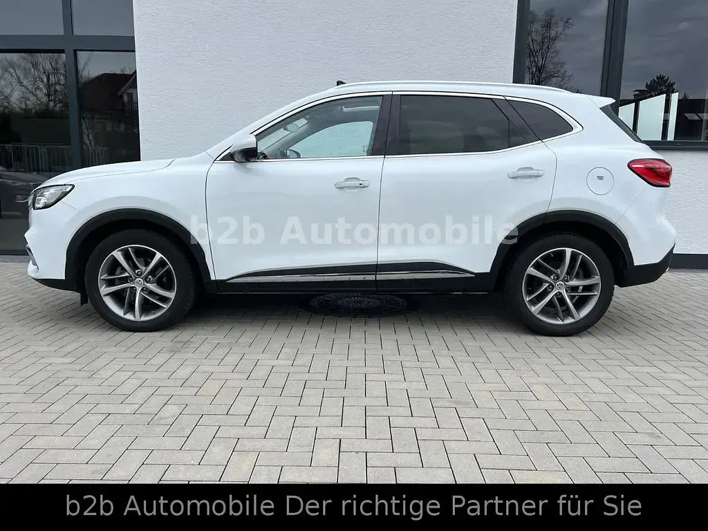 Używany MG EHS Luxury 258 KM (189 kW) 2022 Biały SUV