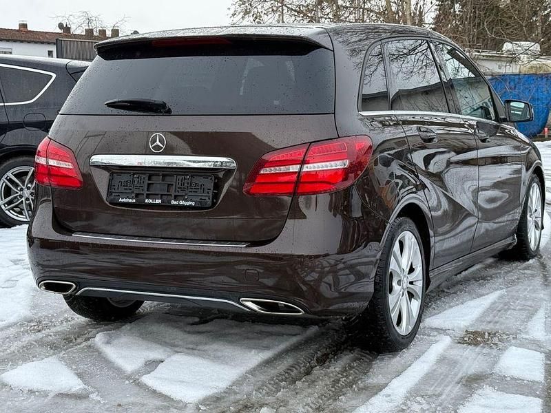 Gebraucht Mercedes B250 211 PS (155 kW) 2015 Braun Van / Kleinbus