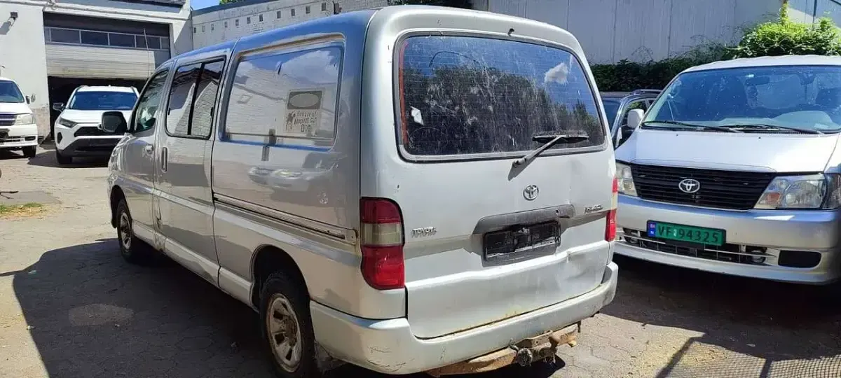 Gebraucht Toyota HiAce 117 PS (86 kW) 2010 Silber Van
