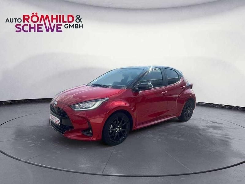 Karminarot metallic, Gebraucht 2022 Toyota Yaris Hybrid Style Kleinwagen | 21.995 € (Etwas zu teuer) - Bild 1/4