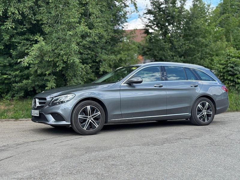 Grau Gebraucht 2019 Mercedes C180 Kombi | 18.000 € (Guter Preis) - Bild 1/4