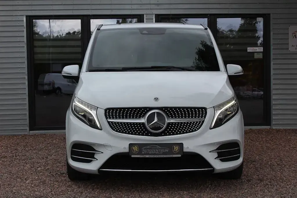 Gebraucht Mercedes V220 AMG 163 PS (119 kW) 2022 Weiß Van / Kleinbus