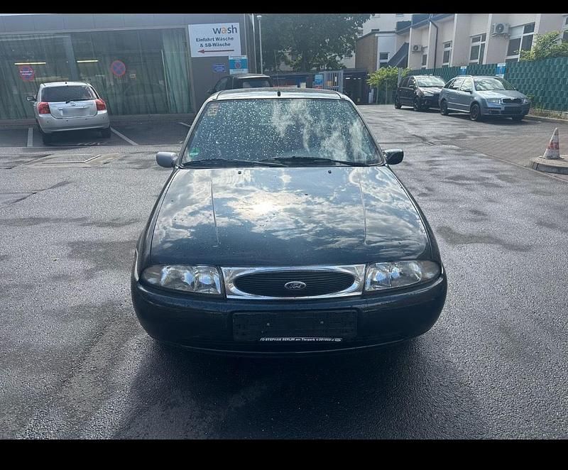 Gebraucht Ford Fiesta 75 PS (55 kW) 1998 Grün Kleinwagen