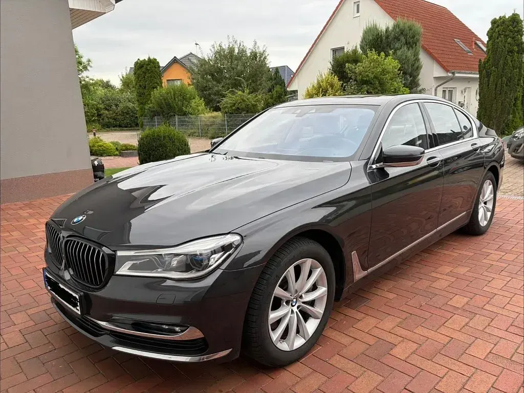 Gebraucht BMW 740 320 PS (235 kW) 2017 Grau Limousine