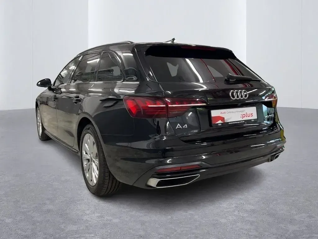 Gebraucht Audi A4 Ambiente 204 PS (150 kW) 2022 Mythosschwarz metallic Kombi
