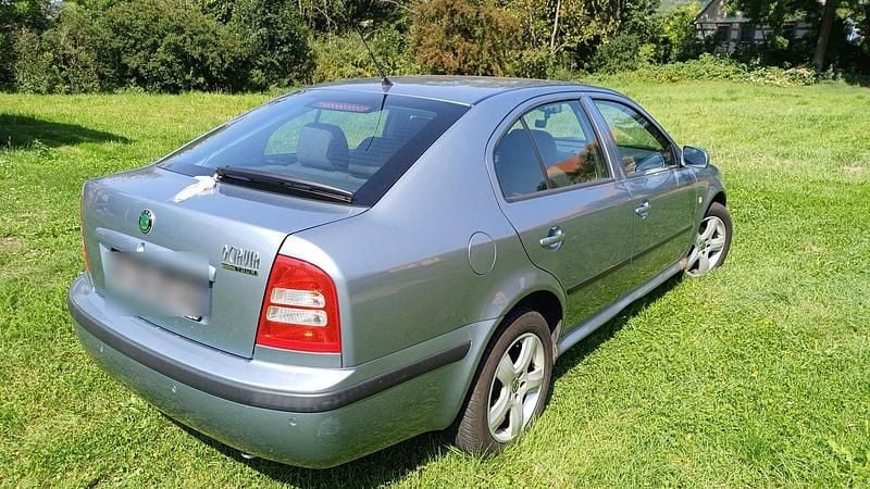 Grau Gebraucht 2005 Skoda Octavia Limousine | 2.000 € (Guter Preis) - Bild 1/4