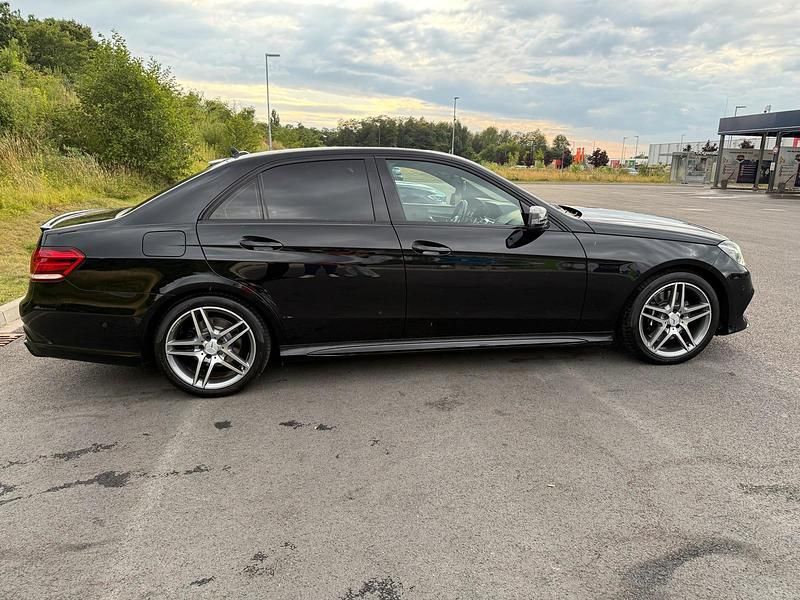 Gebraucht Mercedes E350 AMG line 306 PS (225 kW) 2013 Schwarz Limousine